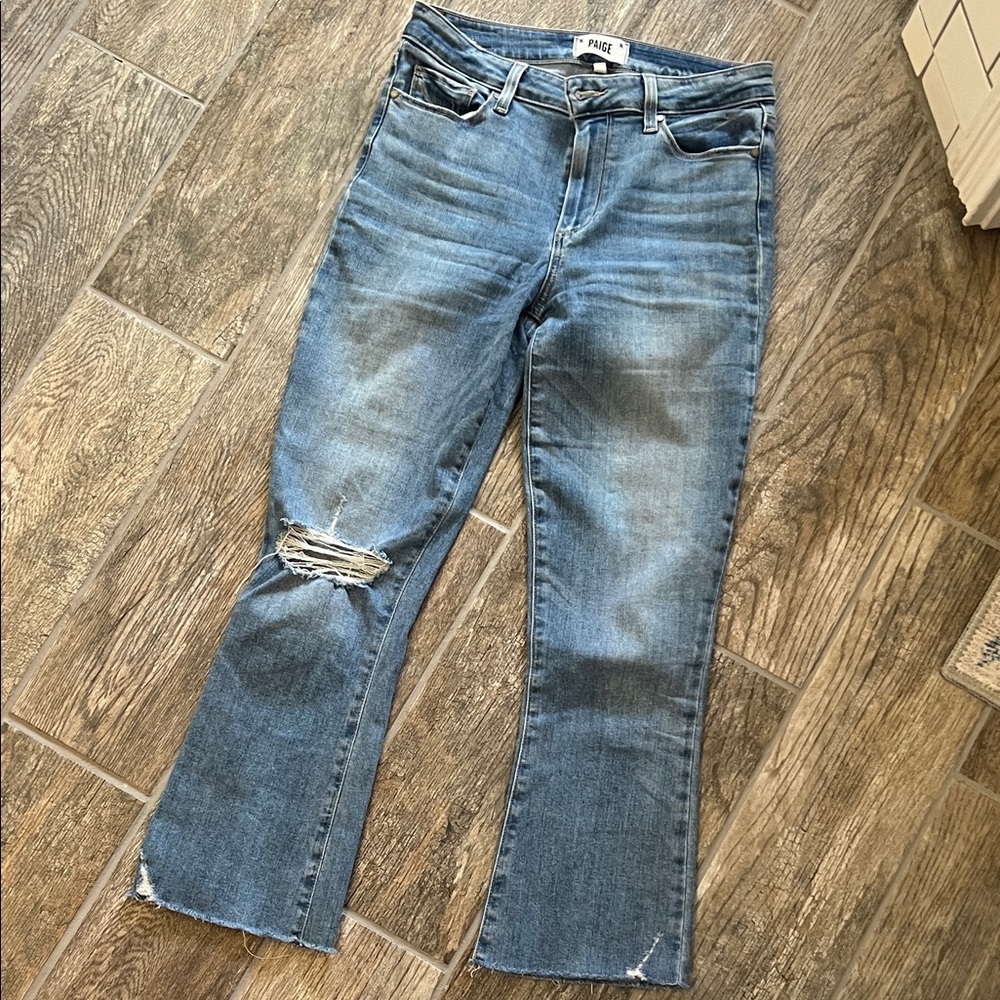 PAIGE Rory crop flare 28 size 6 medium wash destructed raw hem high rise
